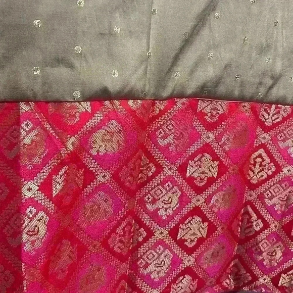 Kurti/Anarkali with beautiful gold metallic threads - Picture 5 of 8